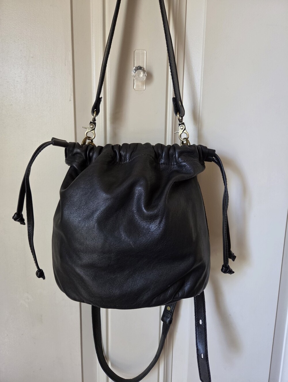 Madewell • Drawstring Leather Bucket Bag 🖤💛